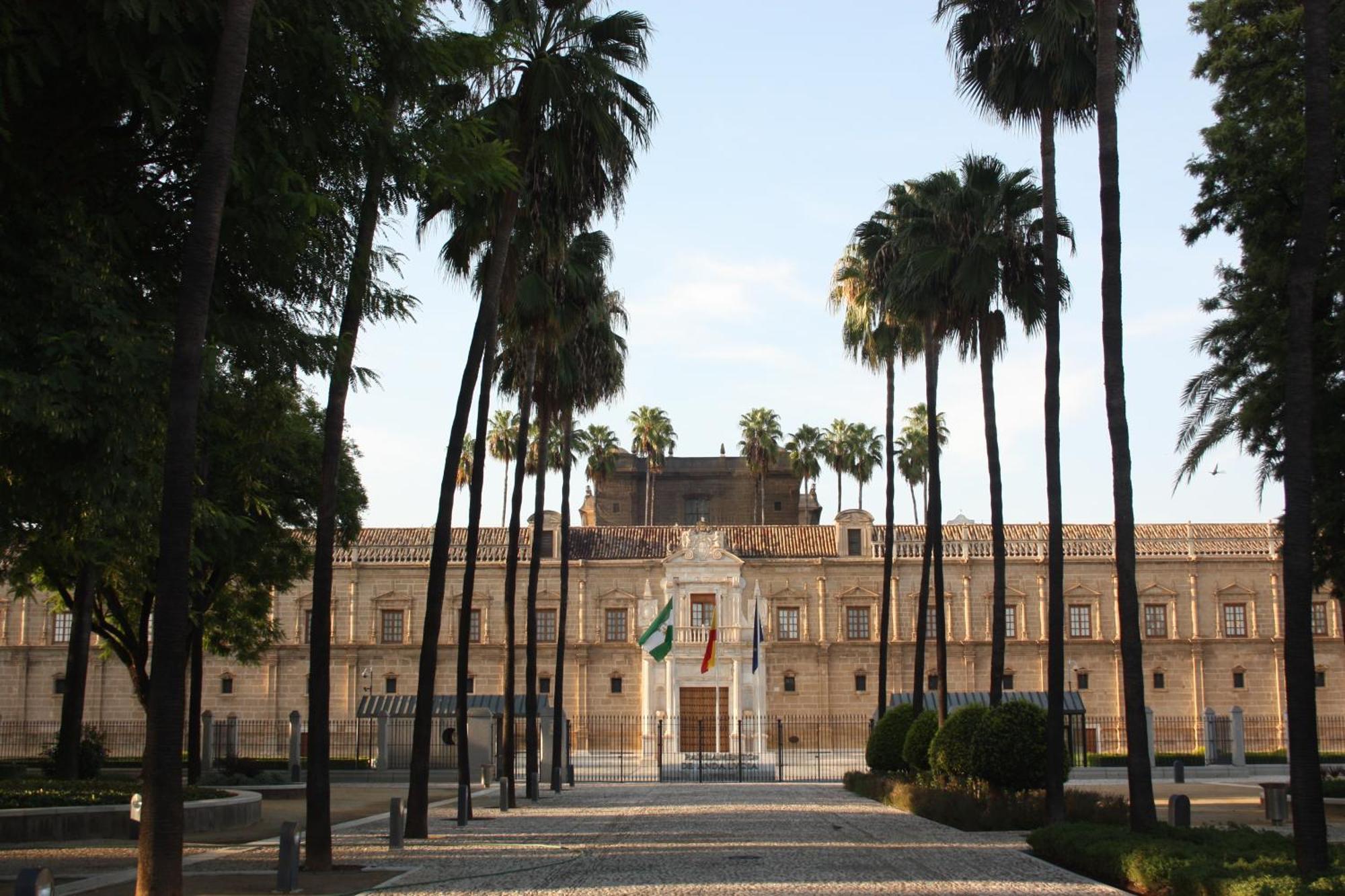 San Luis Downtown & Pool Apartment, Seville